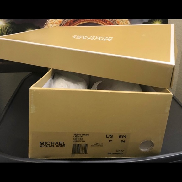 Sneaker and wallet new, MK size 6m - Picture 7 of 16